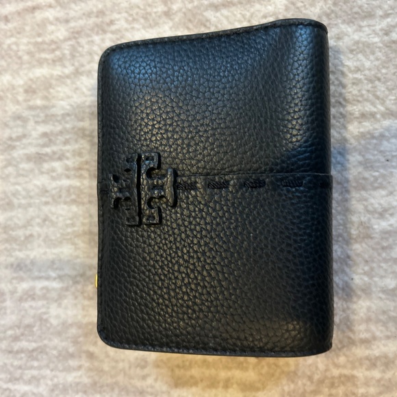 Tory Burch McGraw Pebbled Leather Bucket Bag and Matching Wallet - Picture 10 of 16